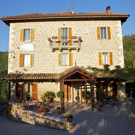 Agriturismo La Rocca Marsia Bagian luar foto