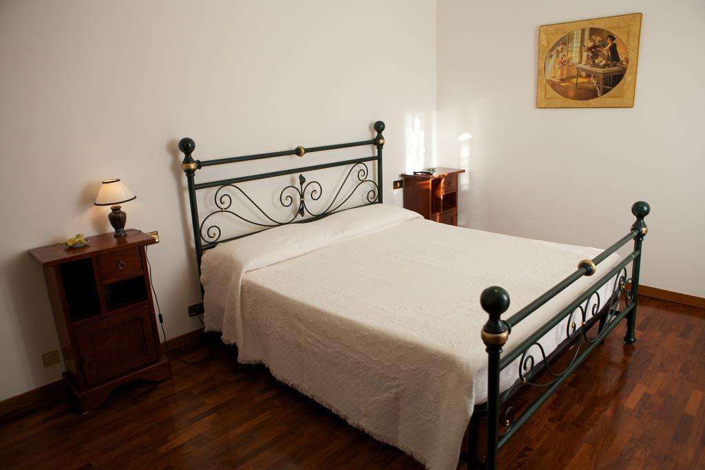 Agriturismo La Rocca Marsia Ruang foto