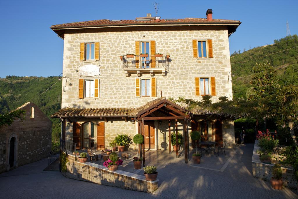 Agriturismo La Rocca Marsia Bagian luar foto