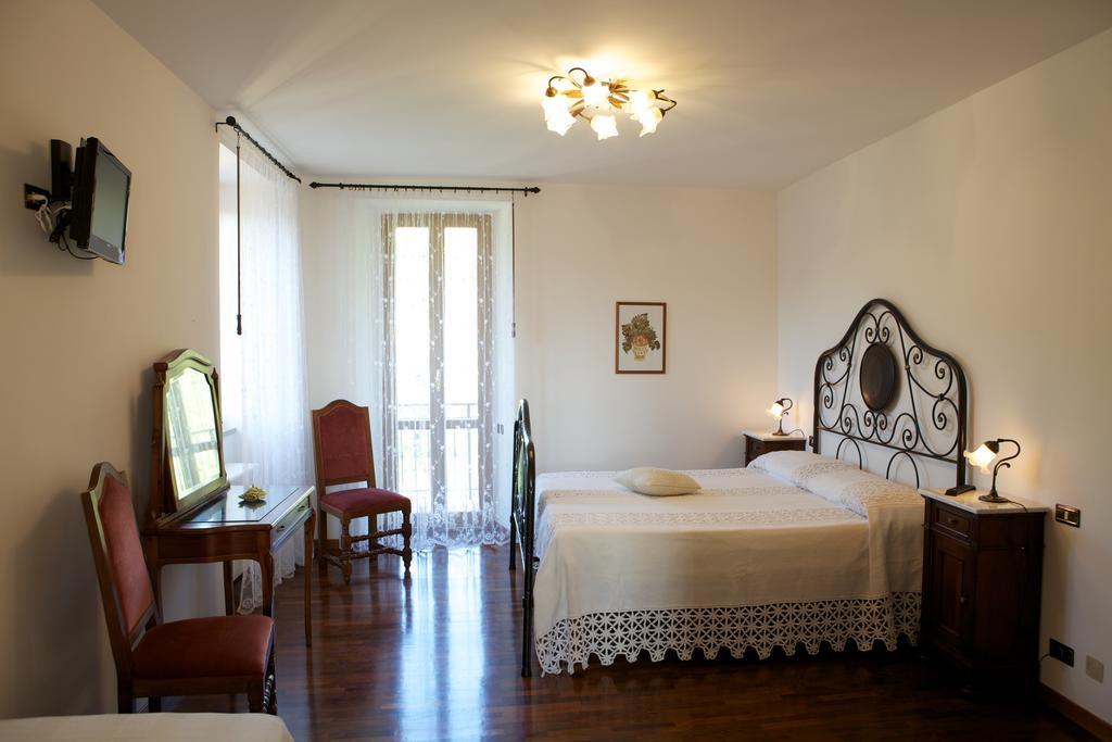Agriturismo La Rocca Marsia Ruang foto