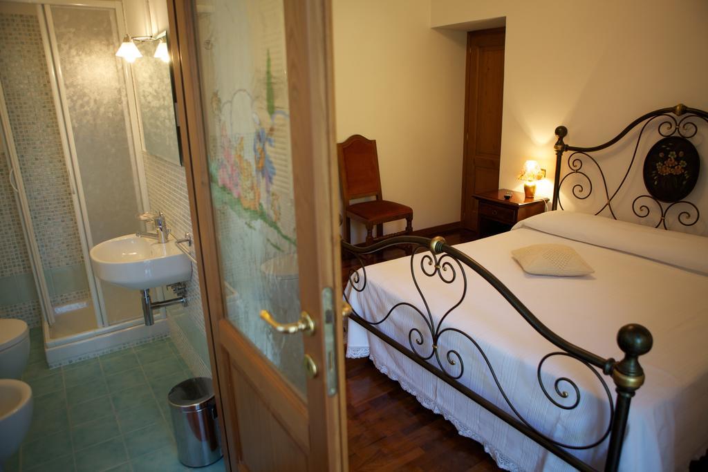 Agriturismo La Rocca Marsia Ruang foto